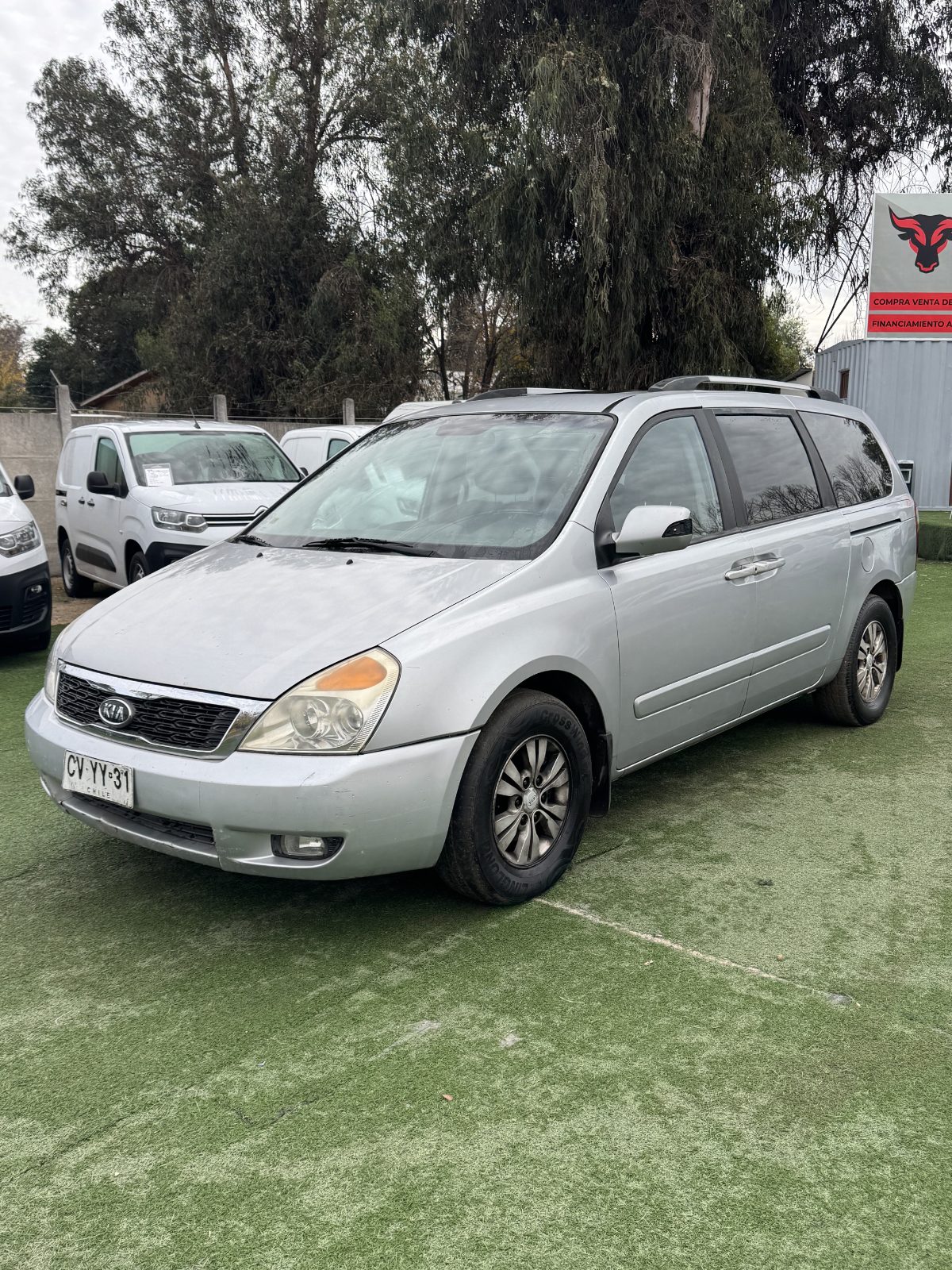 KIA GRAND CARNIVAL 2.9 2011